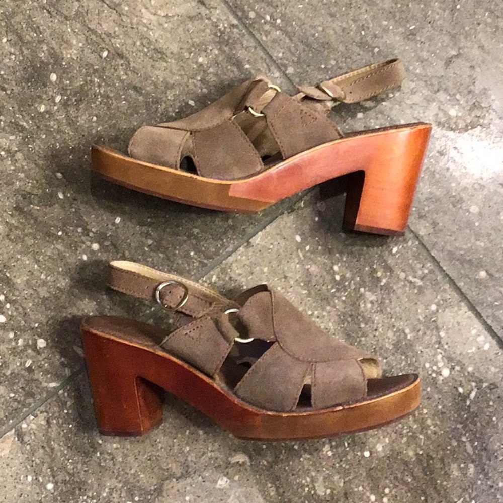 Latigo Iris tan leather sandals, 8.5 - Picture 2 of 16
